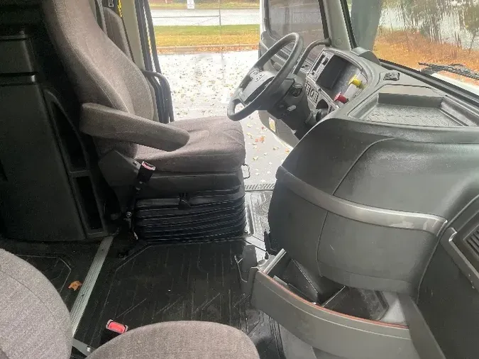 2019 Volvo VNL64760