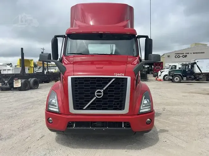 2020 VOLVO VNR64T300
