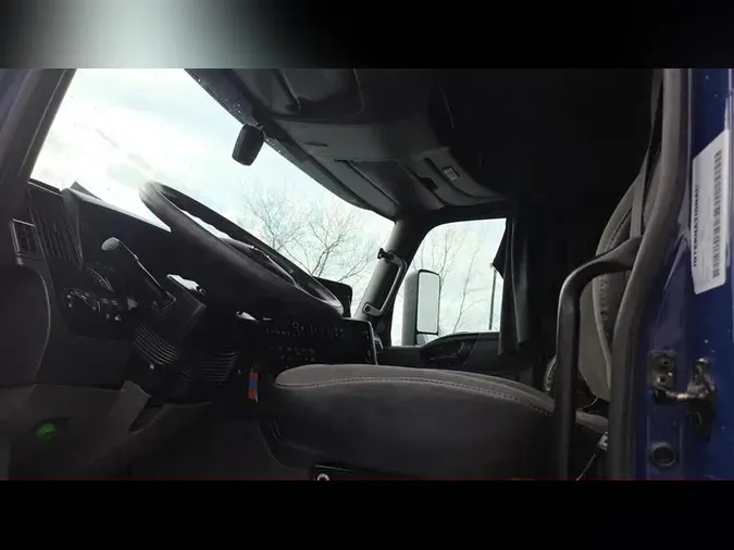 2021 INTERNATIONAL LT