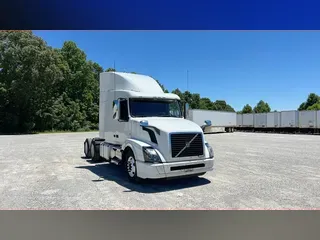 2016 Volvo VNL 740