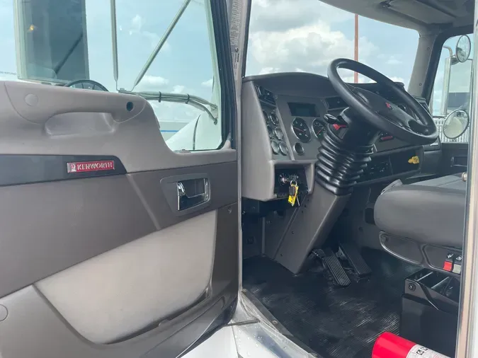 2018 KENWORTH T270