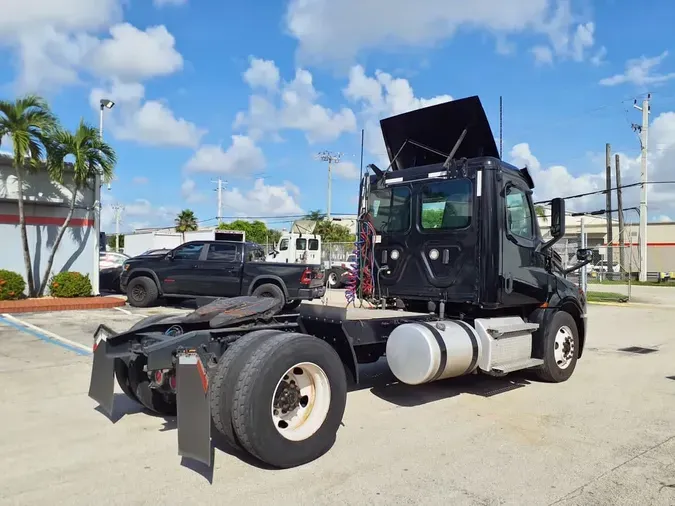 2019 FREIGHTLINER/MERCEDES NEW CASCADIA 126dcc76c5c1976e1efb9419c6e6f25e070