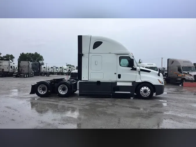 2023 Freightliner Cascadia 126dcca8a7edd460a3f54fca1a85b18379f