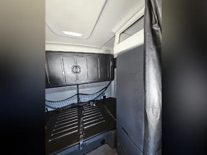 2021 FREIGHTLINER Cascadia 126