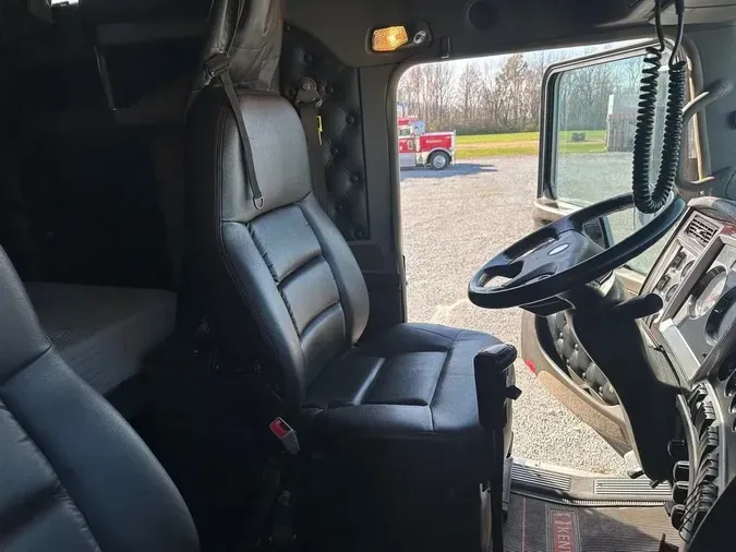 2021 Kenworth W900