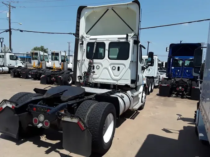 2019 FREIGHTLINER CASCADIA 113