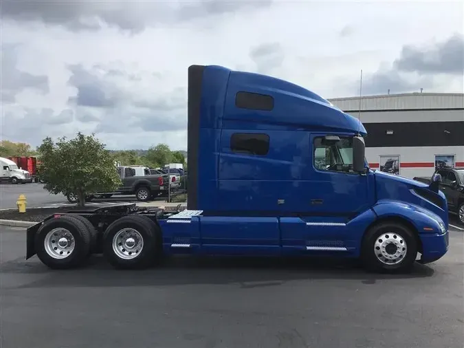 2020 VOLVO VNL760