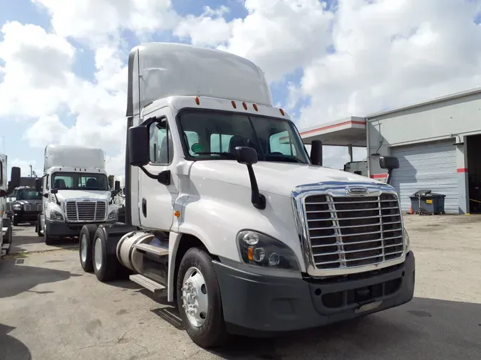 2018 FREIGHTLINER/MERCEDES CASCADIA 125