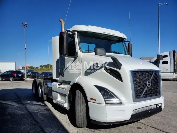 2018 VOLVO VNR64T300