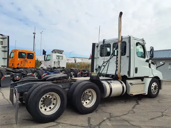 2020 FREIGHTLINER Cascadia 126