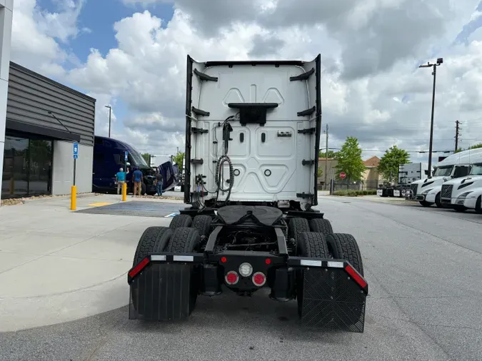 2020 Freightliner Cascadia 126