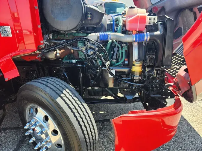 2016 VOLVO VNL64T780