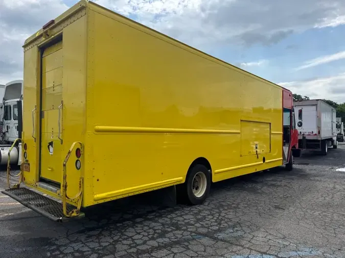 2017 FRTLR CUSTOM CHASSIS CORP MT-55 WALK-IN