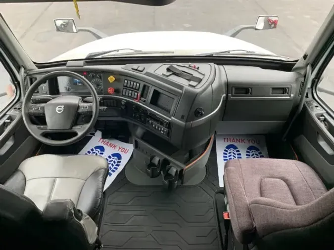 2021 Volvo VNL64T860