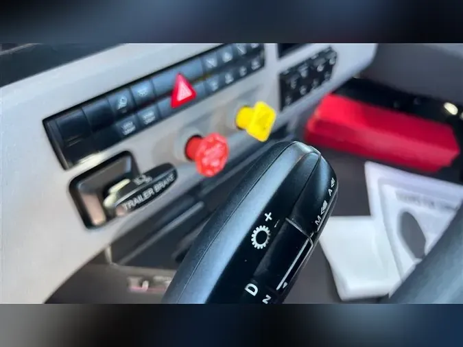 2019 FREIGHTLINER CA126