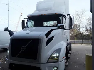 2019 VOLVO VNR42T 300