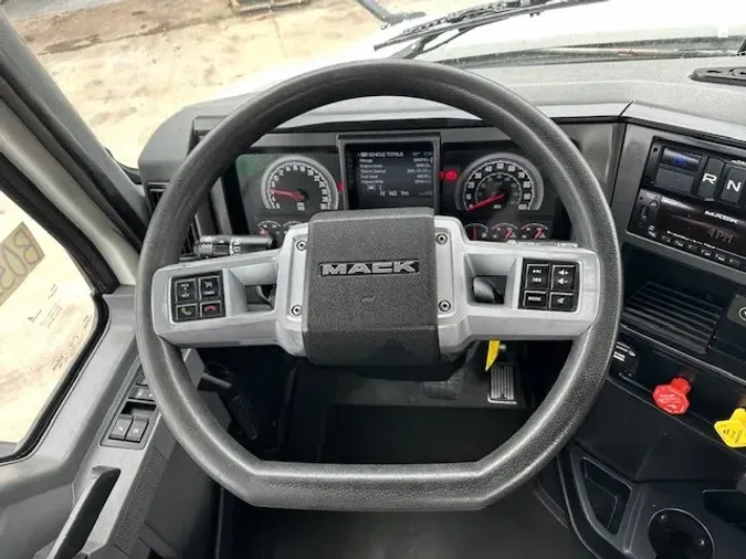 2022 MACK AN64T