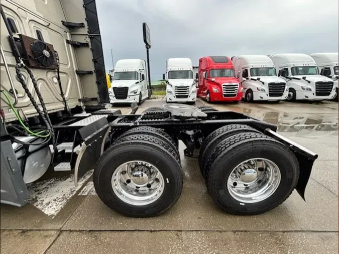 2022 Freightliner Cascadia 126