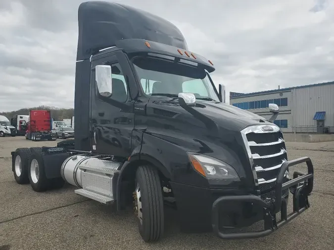 2022 FREIGHTLINER Cascadia 116