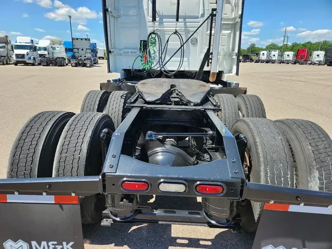 2023 VOLVO VNL64T860