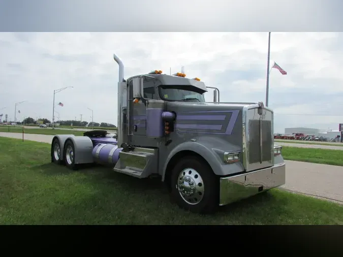 2020 Kenworth W900L