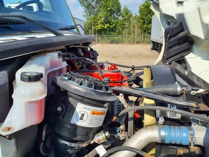 2018 FREIGHTLINER M2 106