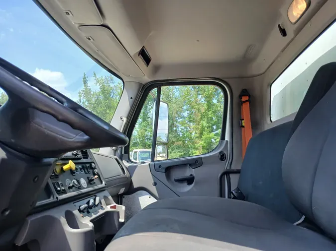 2018 FREIGHTLINER/MERCEDES M2 106