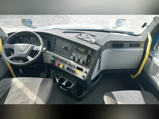 2022 Freightliner Cascadia 126
