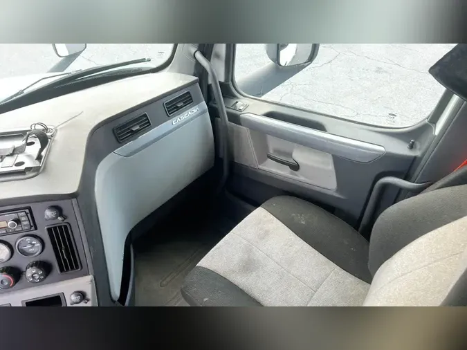2020 Freightliner Cascadia 126