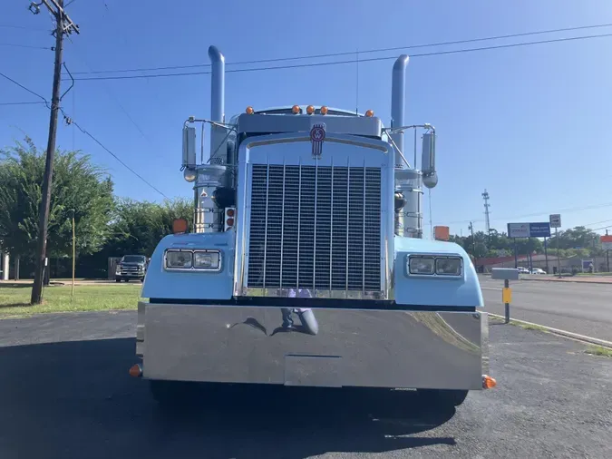 2024 Kenworth W900L