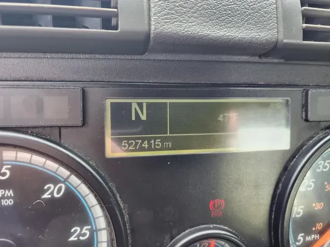 2017 FREIGHTLINER/MERCEDES CASCADIA 113