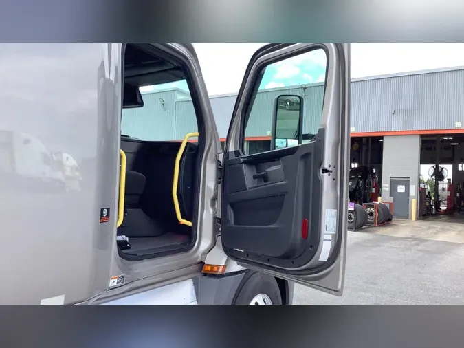 2025 Freightliner Cascadia 126dd0e256fb119cf4120d8e99df69eac41