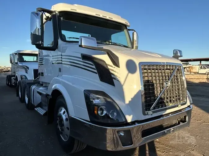 2016 VOLVO VNL64T300