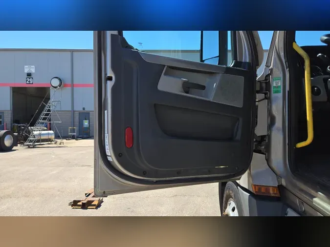 2022 Freightliner Cascadia 126