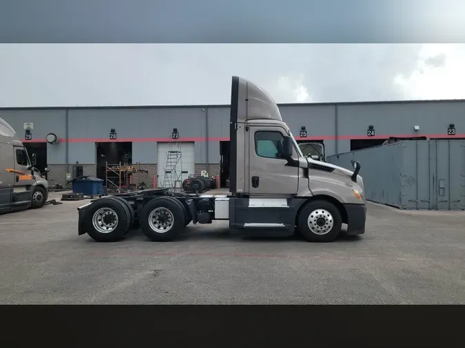 2020 Freightliner Cascadia 126