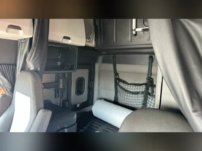 2020 Freightliner Cascadia 126