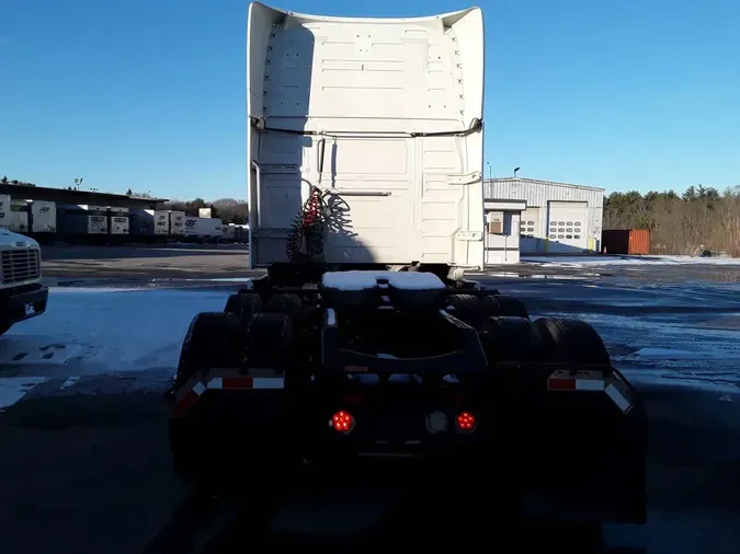 2019 VOLVO VNL64T-760