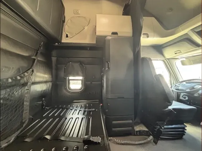 2023 Freightliner Cascadia 126