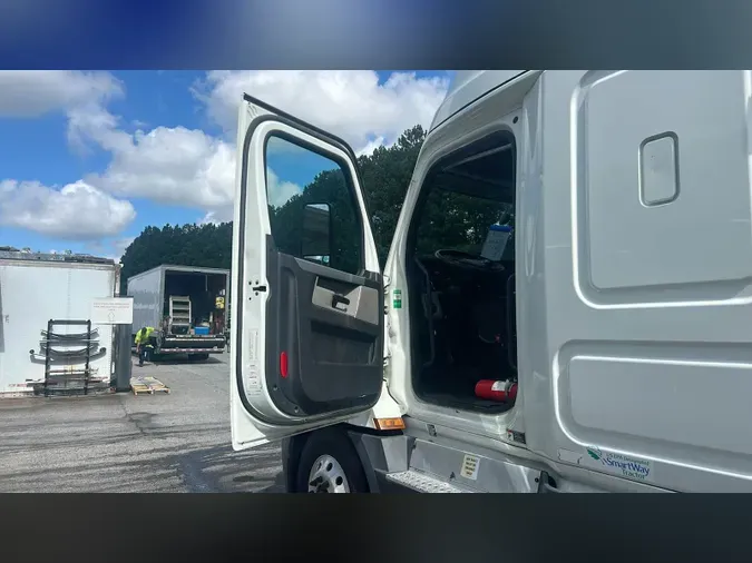 2019 Freightliner Cascadia 126