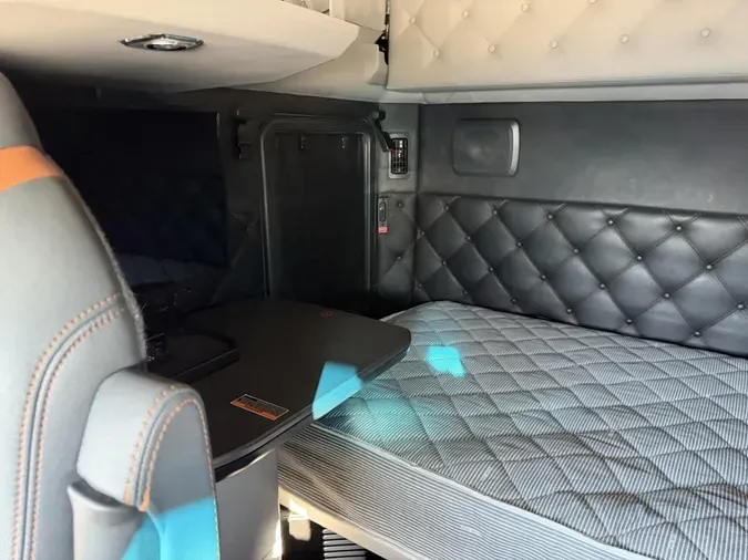 2024 Kenworth T680dd1fe772dfaf9bf112051cb529b1c2c9