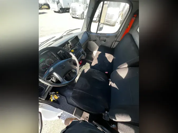 2018 FREIGHTLINER M2 106