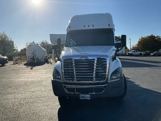 2019 Freightliner X12564ST