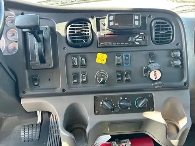 2018 FREIGHTLINER/MERCEDES M2 106