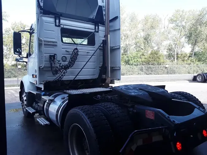 2019 VOLVO VNR42T 300