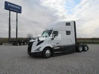 2025 VOLVO VNL860v04