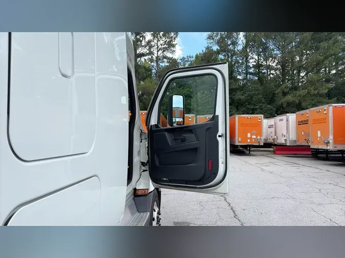 2023 Freightliner Cascadia 126dd3ad3894ffdbafbacb73c0422a827ad