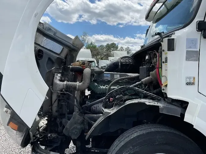 2016 Volvo VNL64300