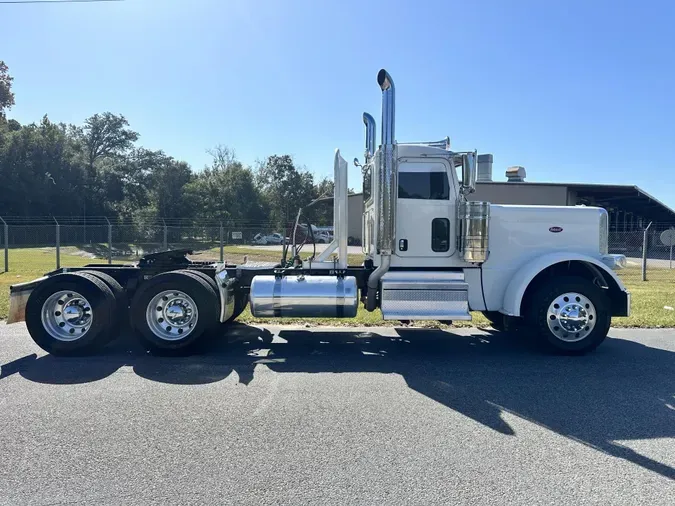 2022 Peterbilt 389