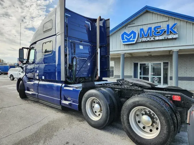 2023 VOLVO VNL64T860