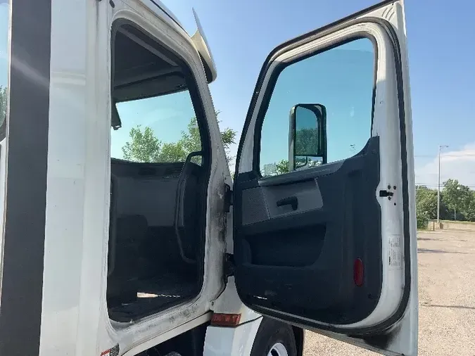 2018 Freightliner T12664ST